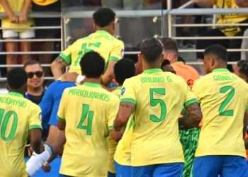 কষ্টে শেষ আটে সেলেসাওরা