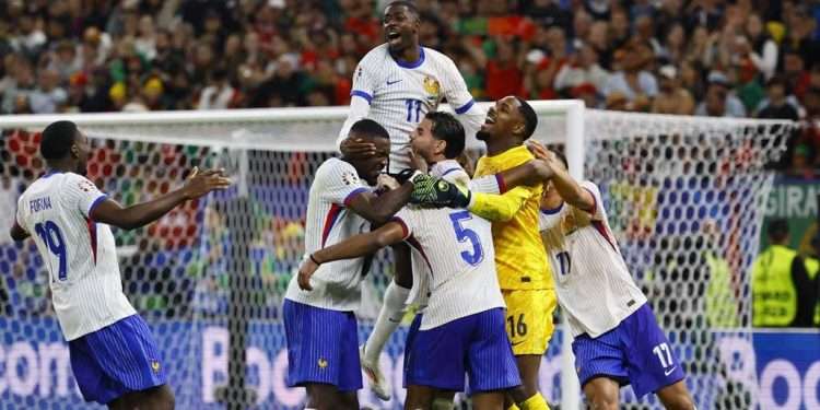 পর্তুগালকে কাঁদিয়ে সেমি-ফাইনালে ফ্রান্স