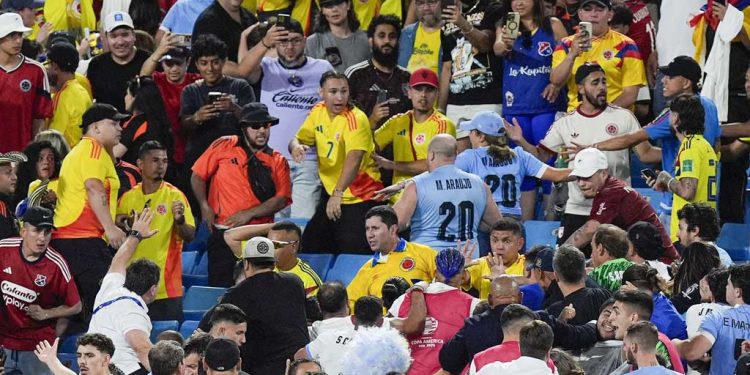 দর্শকদের সঙ্গে ফুটবলারদের মারামারির ঘটনায় আনুষ্ঠানিক পদক্ষেপ নিল কনমেবল।