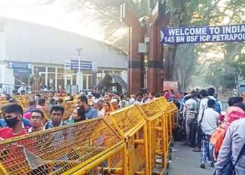 বাংলাদেশী পাসপোর্টধারী যাত্রীরা