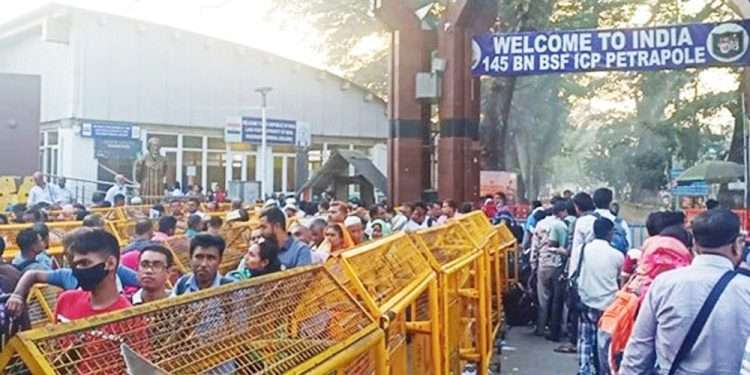 বাংলাদেশী পাসপোর্টধারী যাত্রীরা