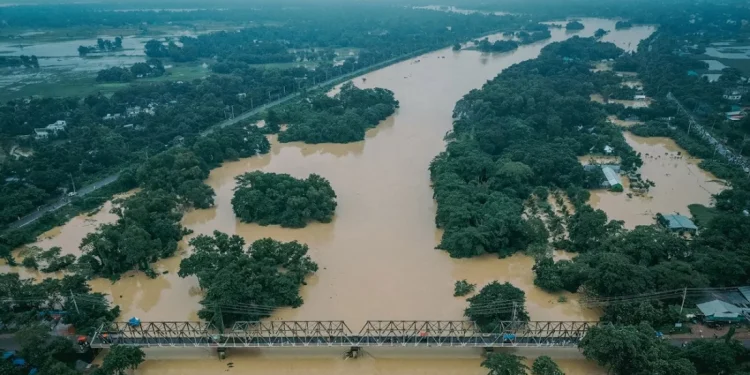 বন্যায় এখন পর্যন্ত ১৫ জনের মৃত্যু, ক্ষতিগ্রস্ত প্রায় অর্ধকোটি মানুষ