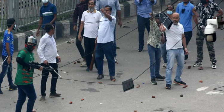 ৪ মরদেহ নিয়ে শহীদ মিনারে স্লোগান, সারা দেশে পুলিশসহ নিহত ৭০