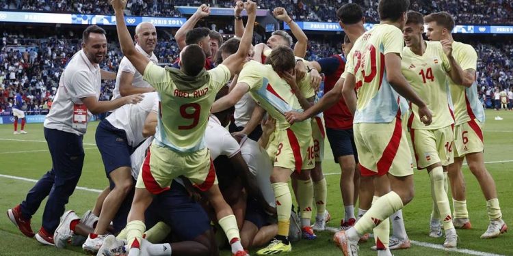 ৮ গোলের রোমাঞ্চকর লড়াইয়ে ফ্রান্সকে হারিয়ে সোনা স্পেনের