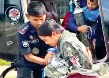 নবজাতক কোলে মায়ের বিহ্বল চোখে অশ্রু