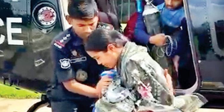 নবজাতক কোলে মায়ের বিহ্বল চোখে অশ্রু