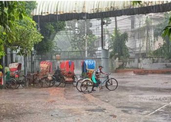 ‘স্বস্তির’ বৃষ্টিতে ভোগান্তিতে নগরবাসী, ঝরবে দিনভর