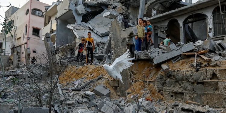 ইসরায়েলি বিমান হামলায় গাজায় ৩৮ ফিলিস্তিনি নিহত