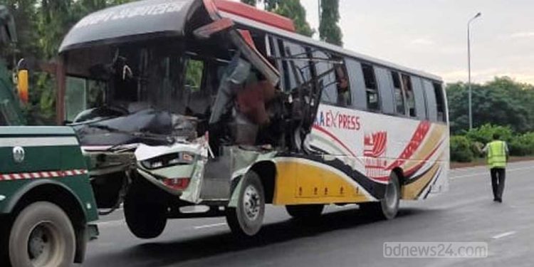 বঙ্গবন্ধু সেতুতে ট্রাকের পেছনে বাসের ধাক্কায় নিহত ৩