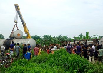 ১১ ঘণ্টা পর খুলনার সঙ্গে সারাদেশের ট্রেন চলাচল স্বাভাবিক