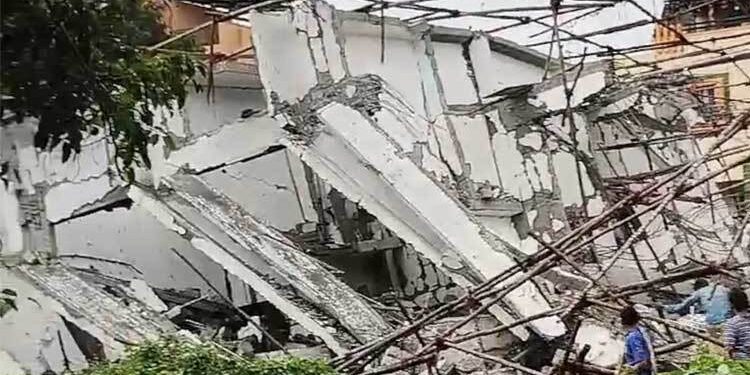 টঙ্গীতে ভবনের ছাদ ধসে যুবকের মৃত্যু, আহত ২