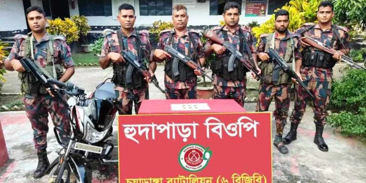দামুড়হুদায় বিজিবির হাতে ৬টি স্বর্ণের বারসহ মটরসাইকেল উদ্ধার