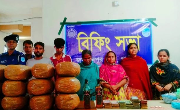 গাজীপুরে বিপুল পরিমাণ মাদকসহ গ্রেফতার ৬