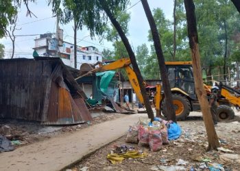 কালিয়াকৈরে কয়েকশ’ অবৈধ স্থাপনা গুঁড়িয়ে দিলো বন বিভাগ