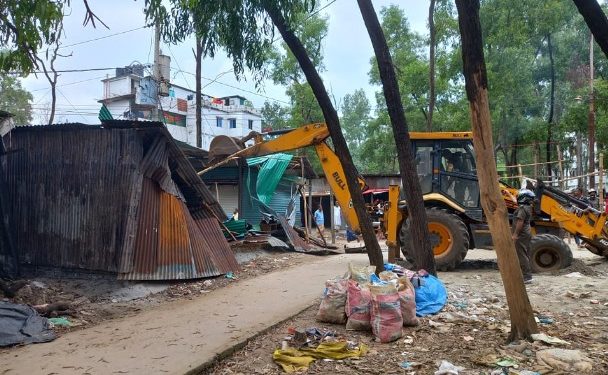 কালিয়াকৈরে কয়েকশ’ অবৈধ স্থাপনা গুঁড়িয়ে দিলো বন বিভাগ