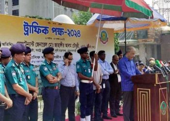 ঢাকায় ট্রাফিক ব্যবস্থাপনায় যুক্ত হলো ৩০০ শিক্ষার্থী