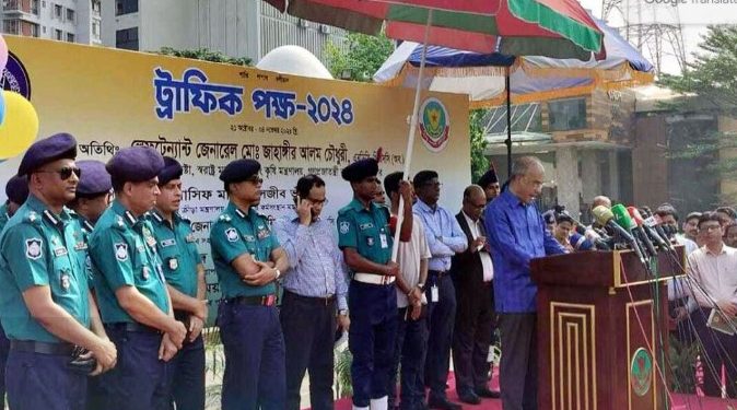ঢাকায় ট্রাফিক ব্যবস্থাপনায় যুক্ত হলো ৩০০ শিক্ষার্থী