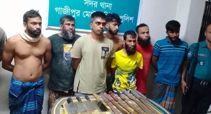 গাজীপুরে রাম দা চাপাতিসহ গ্রেফতার ৮