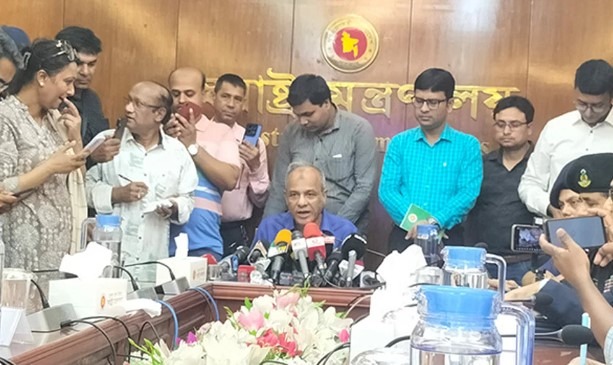 আগামী জানুয়ারি মাসে বিশ্ব ইজতেমা অনুষ্ঠিত হতে পারে বলে জানিয়েছেন স্বরাষ্ট্র উপদেষ্টা