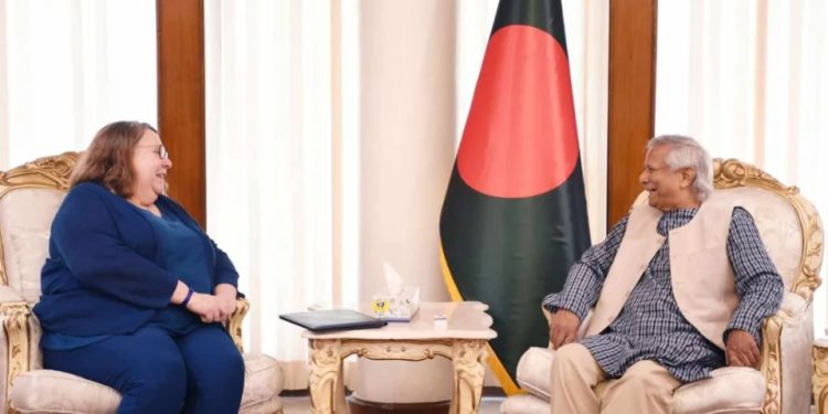 প্রধান উপদেষ্টার সঙ্গে মার্কিন দূতাবাসের শার্জে দ্য’ফেয়ারের সাক্ষাৎ