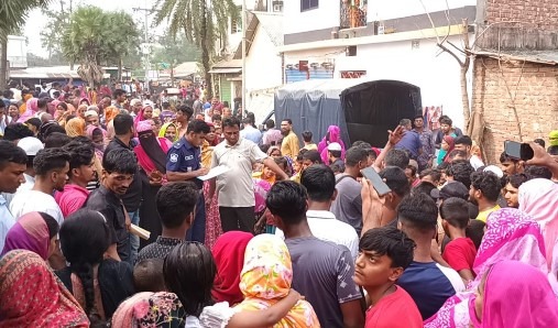 পুকুরে ভাসছিল অজ্ঞাত নারী ও শিশুর মরদেহ