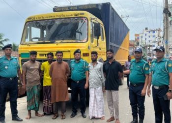 গাজীপুর পোশাক কারখানা থেকে লুট হওয়া মালামালসহ গ্রেফতার ৫