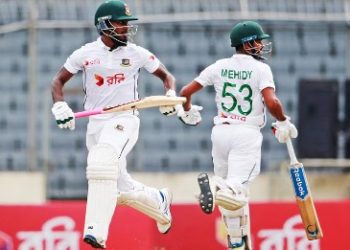 মিরাজ-জাকেরের ব্যাটে প্রতিরোধ বাংলাদেশের