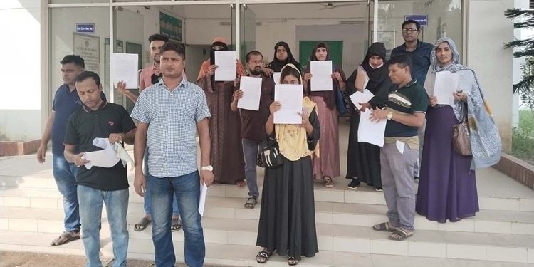 টঙ্গীতে জালভিসা দিয়ে প্রতারণার অভিযোগে তিনজন আটক