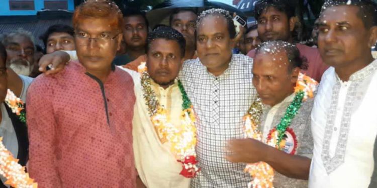 কুড়ুলগাছি আদর্শ কৃষক সমবায় সমিতির নির্বাচন সভাপতি ইদ্রিস সম্পাাদক আ. হাকিম