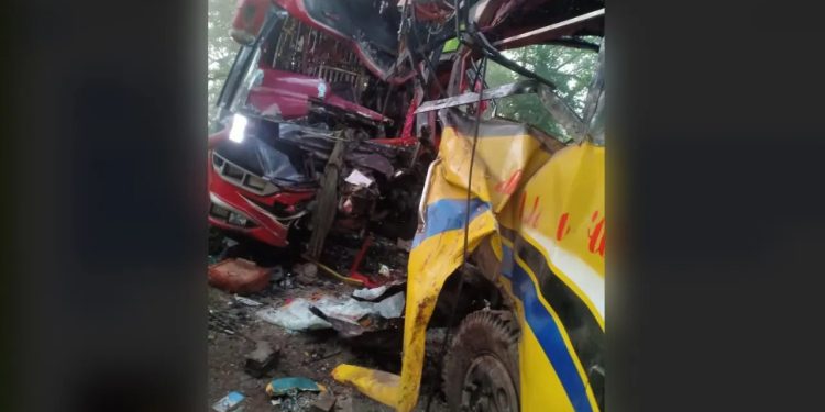 ফরিদপুরে সাতসকালে দুই বাসের সংঘর্ষ, নিহত ৫