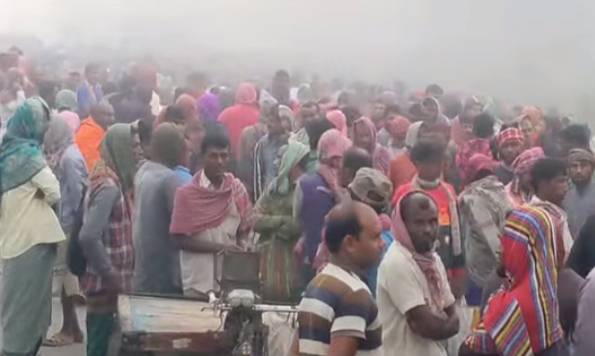 নাটোরে জমে উঠেছে কৃষি শ্রমিক কেনা-বেচার শ্রম হাট