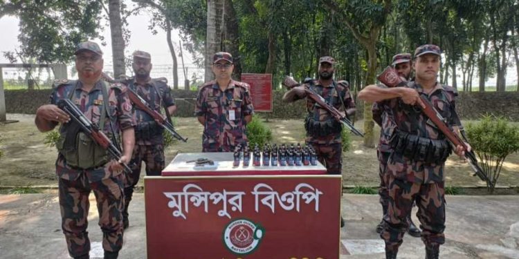 দামুড়হুদা সীমান্ত হতে আগ্নেয়াস্ত্র, গুলি ও ফেন্সিডিল উদ্ধার