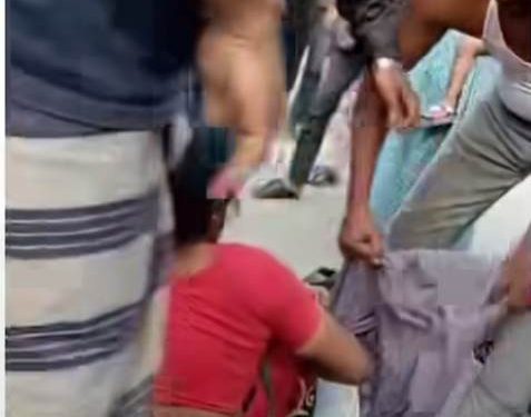 নাটোরে অন্তঃসত্ত্বা স্ত্রীর সামনে স্বামীকে মারধর-ভিডিও ভাইরাল