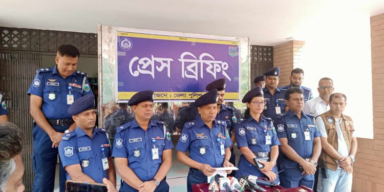 নাটোরে ডাকাতির ১৮ ঘন্টার মধ্যে ৪ ডাকাতকে গ্রেফতারসহ লুণ্ঠিত মালামাল উদ্ধার