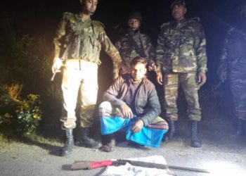 মেহেরপুরে যৌথবাহিনীর অভিযানে অস্ত্র ও গুলিসহ এক সন্ত্রাসী আটক