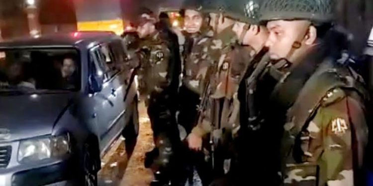 টঙ্গীতে যৌথ বাহিনীর বিশেষ অভিযান