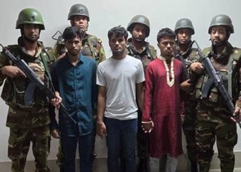 সেনাবাহিনী ও পুলিশের গাড়িতে আগুন দেয়ার ঘটনায় গ্রেপ্তার ৩