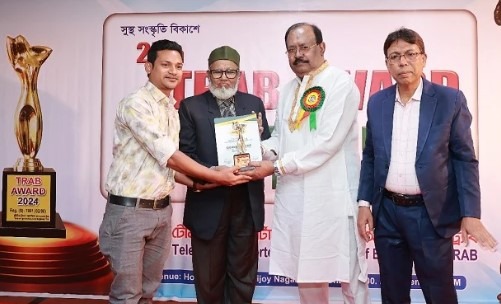 ট্র্যাব অ্যাওয়ার্ড-২০২৪: শ্রেষ্ঠ পরিচালকের পুরস্কার পেলেন মমিন সরকার