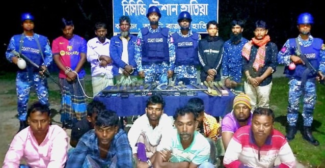 নোয়াখালীতে আগ্নেয়াস্ত্রসহ ১৪ ডাকাত গ্রেপ্তার
