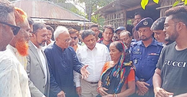 নাটোরে স্বেচ্ছাসেবক লীগ কর্মীর বাড়িতে রিজভী