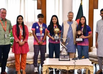 সাফজয়ী নারী ফুটবল দলকে সংবর্ধনা দিলেন প্রধান উপদেষ্টা
