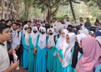 ‘রাজনৈতিক দল নিষিদ্ধের সিদ্ধান্ত জনগণের হাতে ছেড়ে দেওয়া উচিত’