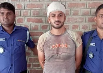 চুয়াডাঙ্গা প্রকাশ্যে বিএনপি নেতাকে কোপালেন যুবলীগ কর্মী