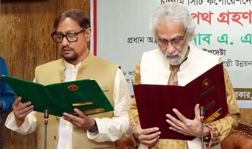 চট্টগ্রাম সিটি করপোরেশনের মেয়র হিসেবে শপথ নিয়েছেন ডা. শাহাদাত হোসেন