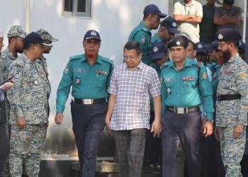 সাবেক আইজিপিসহ ৮ কর্মকর্তাকে নেওয়া হয়েছে আন্তর্জাতিক অপরাধ ট্রাইব্যুনালে