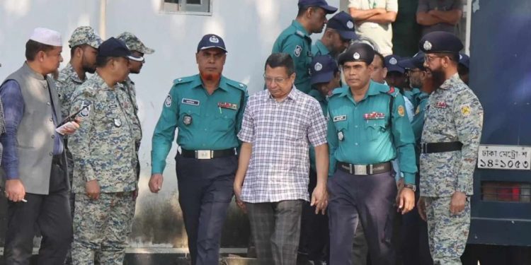 সাবেক আইজিপিসহ ৮ কর্মকর্তাকে নেওয়া হয়েছে আন্তর্জাতিক অপরাধ ট্রাইব্যুনালে