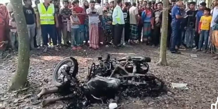 চুয়াডাঙ্গায় মোবাইলে ডেকে নিয়ে১ ব্যাক্তিকে মটরসাইকেলসহ পুড়িয়ে হত্যা