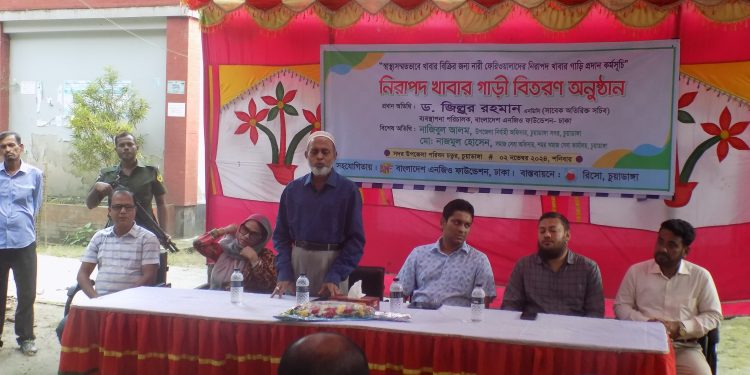 নারী ফেরীওয়ালাদের মাঝে ৮টি নিরাপদ খাবার গাড়ি প্রদান