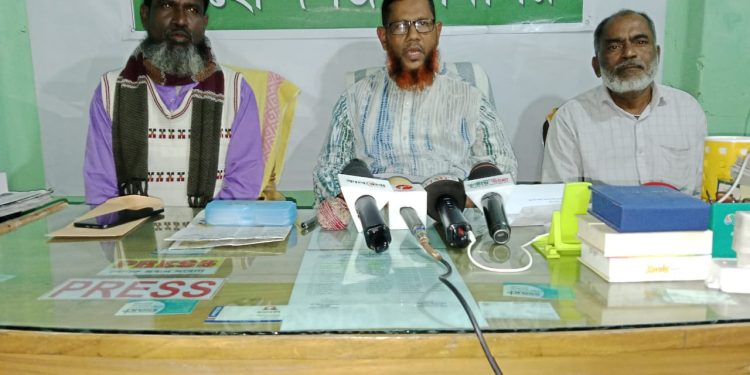 রিপোর্টার্স ইউনিটিতে সাবেক কৃষক দল নেতার সংবাদ সম্মেলন