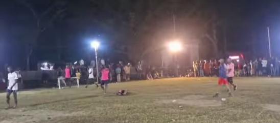 নাটোরে রাত্রীকালীন ফুটবল খেলতে গিয়ে খেলোয়াড়ের মৃত্যু